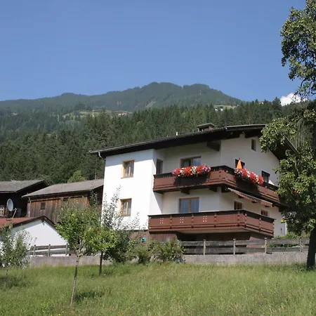 Apartment With Balcony In Hart Im Zillertaler Апартаменты